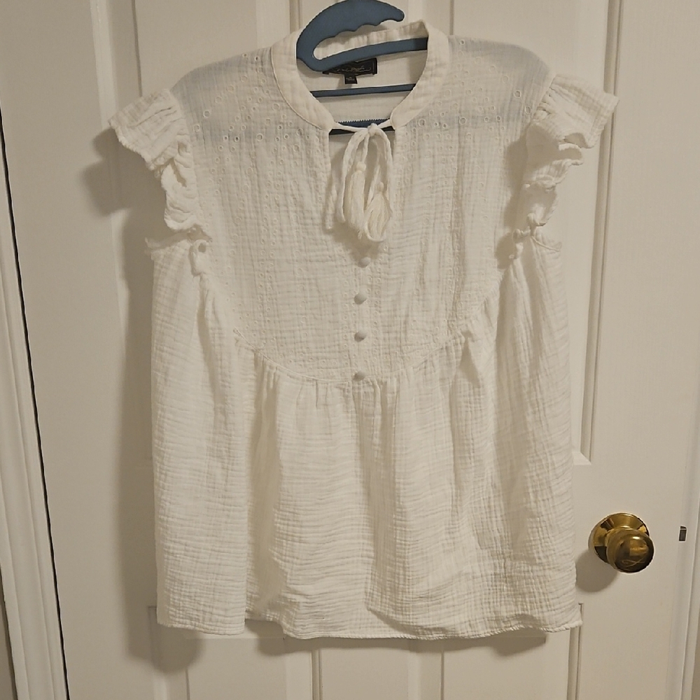 💖  $5 Add To Bundle DG2 by Diane Gilman Cream Cap Sleeve Ruffled Blouse💖